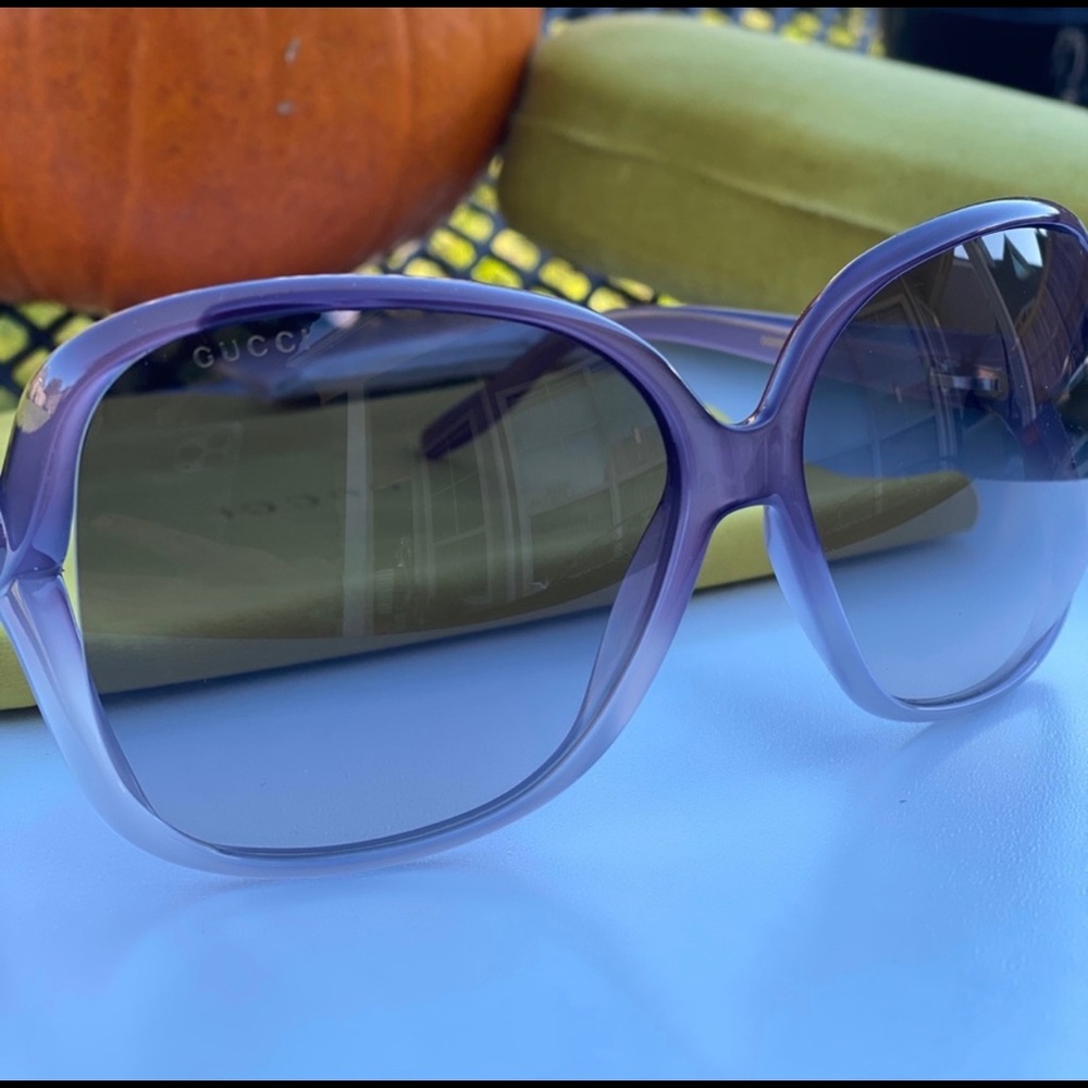 Gucci sunglasses 🕶💓💓 - Picture 3 of 9